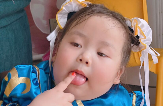 適合過(guò)年期間發(fā)的搞笑沙雕文案